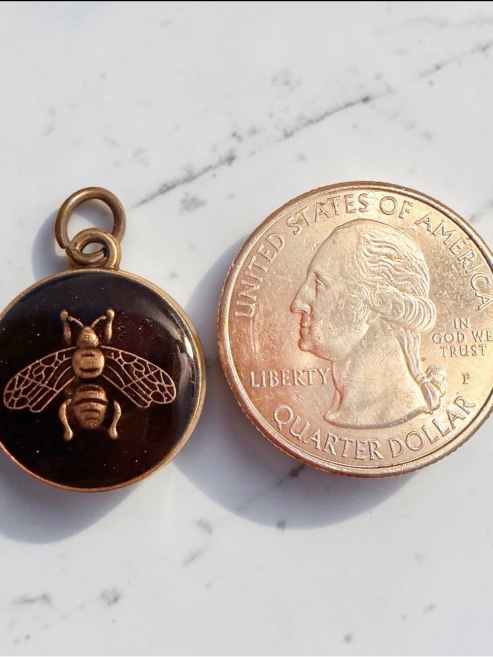 GUCCI Black Enamel Bee Medallion Charm Pendant Gold-Tone Made in Italy - Picture 2 of 3